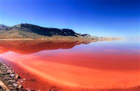 Iran pink lakes 